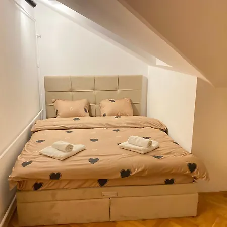 Galerija Centar Jacuzzi De Lux Apartment *